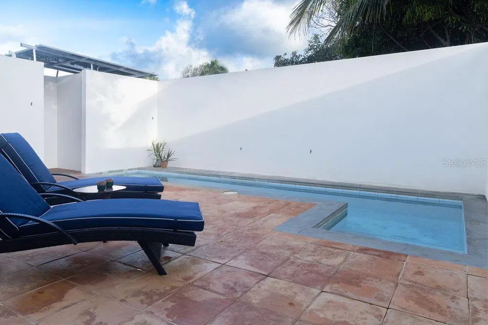 296 BRAVOS DE BOSTON Vieques, PR 00765