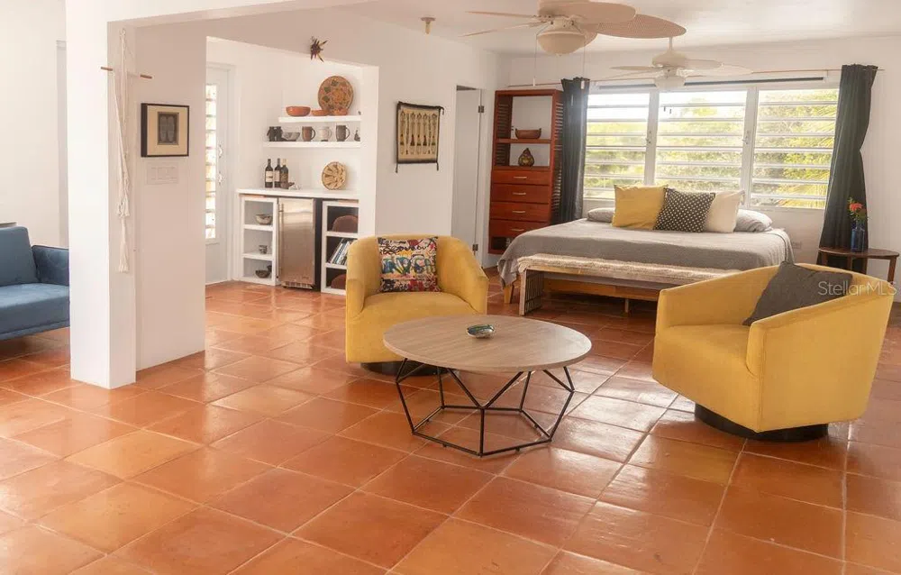 296 BRAVOS DE BOSTON Vieques, PR 00765
