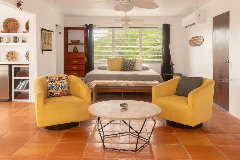 296 BRAVOS DE BOSTON Vieques, PR 00765