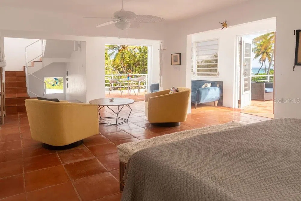 296 BRAVOS DE BOSTON Vieques, PR 00765