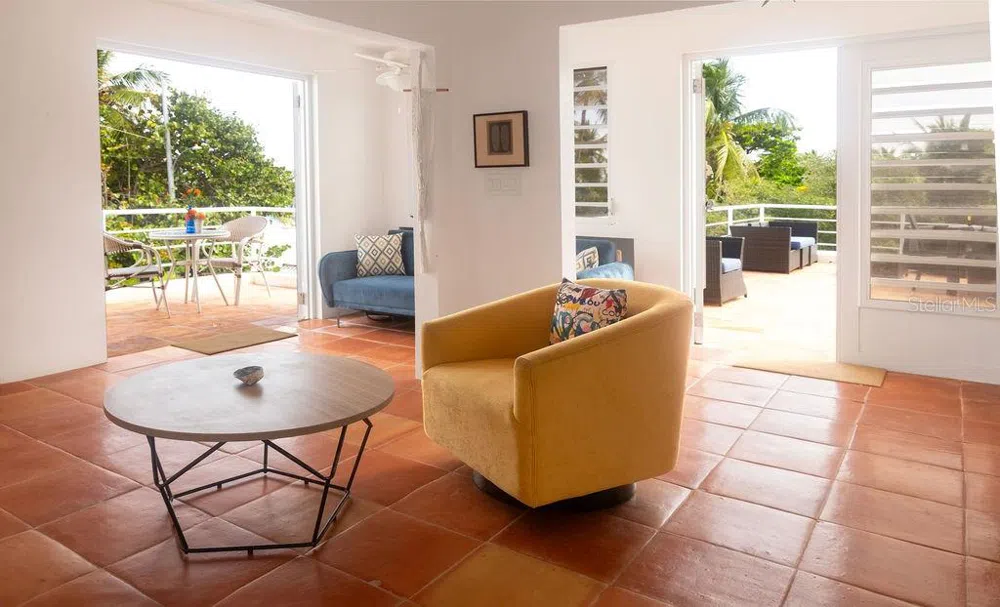 296 BRAVOS DE BOSTON Vieques, PR 00765