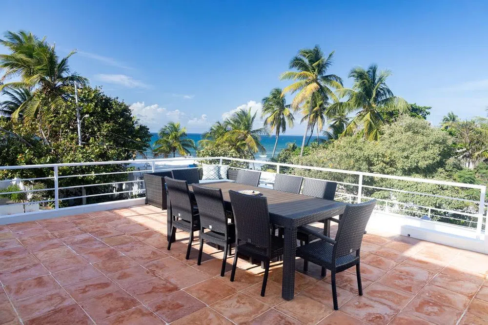 296 BRAVOS DE BOSTON Vieques, PR 00765