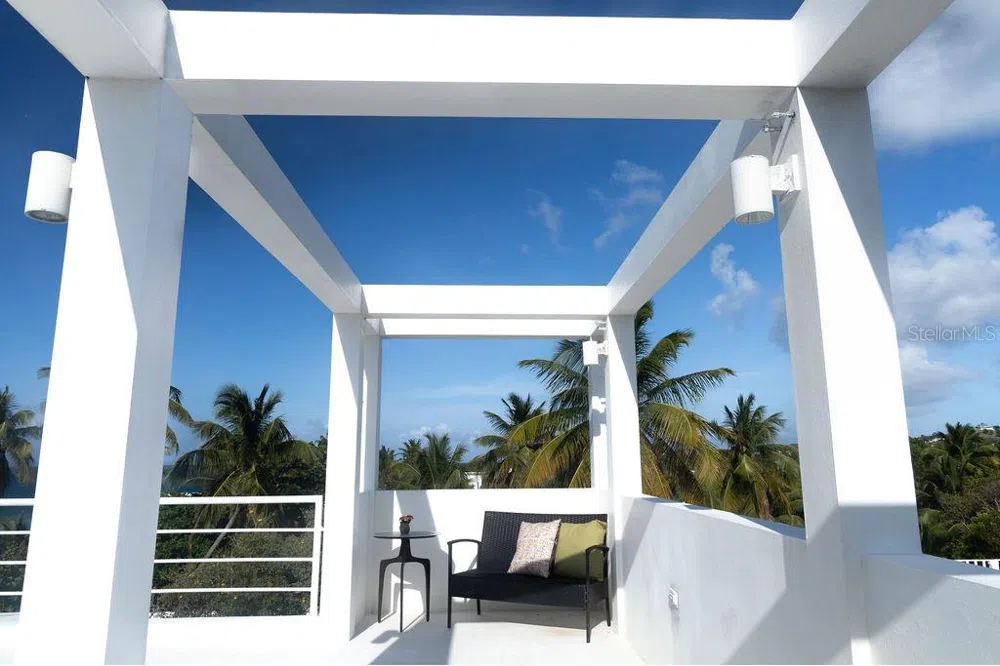 296 BRAVOS DE BOSTON Vieques, PR 00765