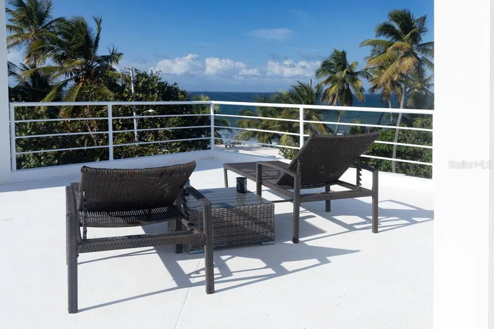 296 BRAVOS DE BOSTON Vieques, PR 00765