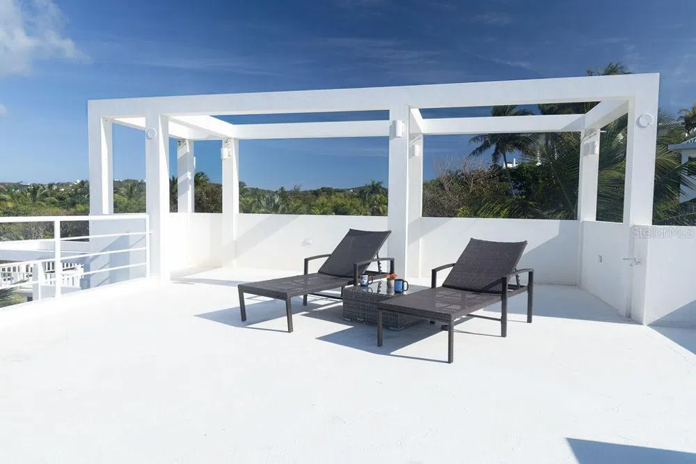 296 BRAVOS DE BOSTON Vieques, PR 00765