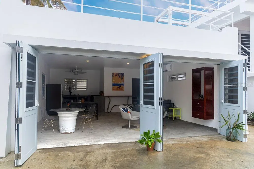 296 BRAVOS DE BOSTON Vieques, PR 00765
