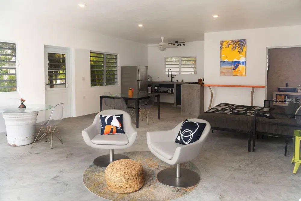 296 BRAVOS DE BOSTON Vieques, PR 00765