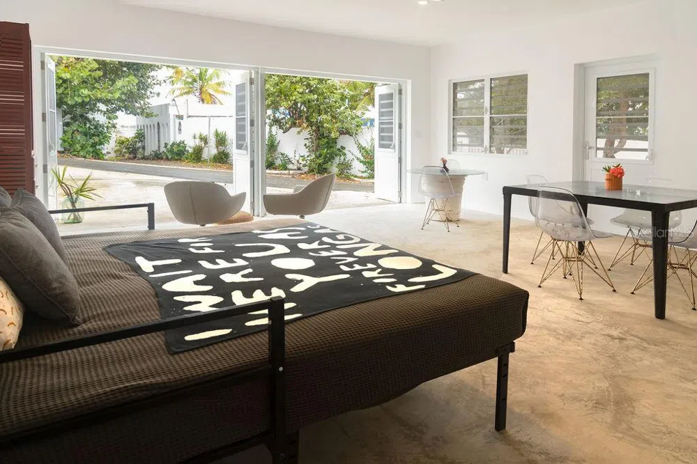 296 BRAVOS DE BOSTON Vieques, PR 00765