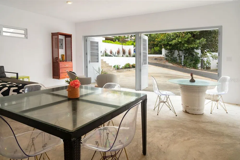 296 BRAVOS DE BOSTON Vieques, PR 00765
