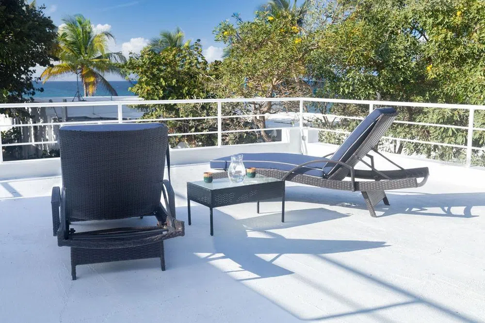 296 BRAVOS DE BOSTON Vieques, PR 00765