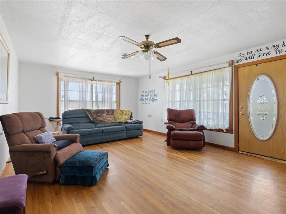1006 County Road 2475 Alvord, TX 76225