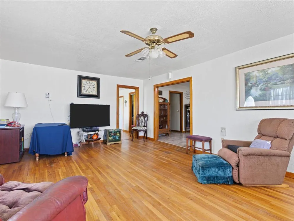 1006 County Road 2475 Alvord, TX 76225