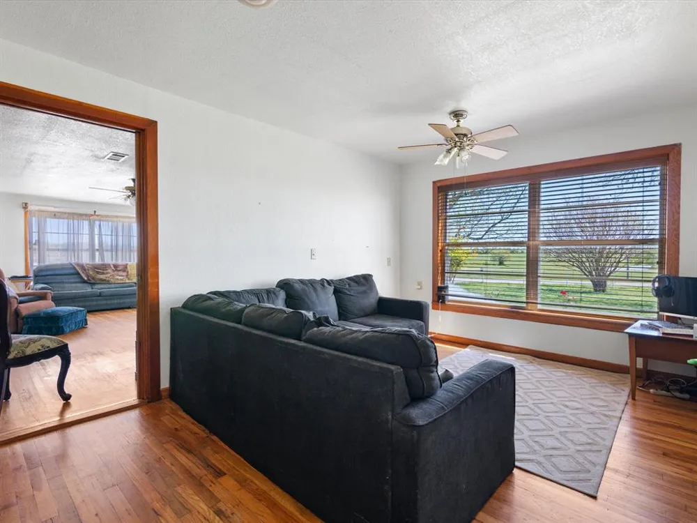 1006 County Road 2475 Alvord, TX 76225