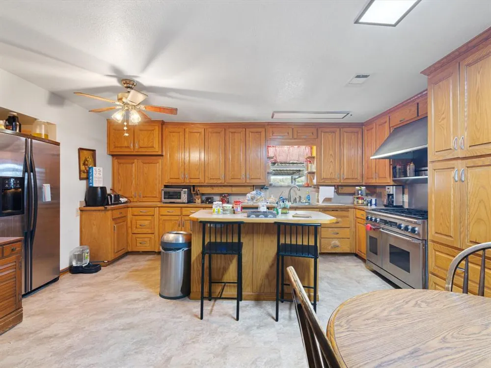 1006 County Road 2475 Alvord, TX 76225