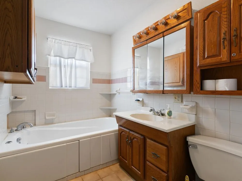1006 County Road 2475 Alvord, TX 76225