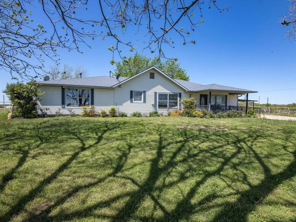 1006 County Road 2475 Alvord, TX 76225