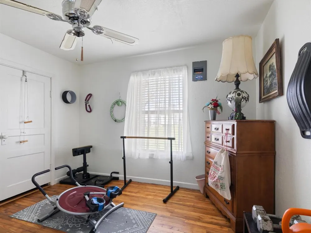 1006 County Road 2475 Alvord, TX 76225