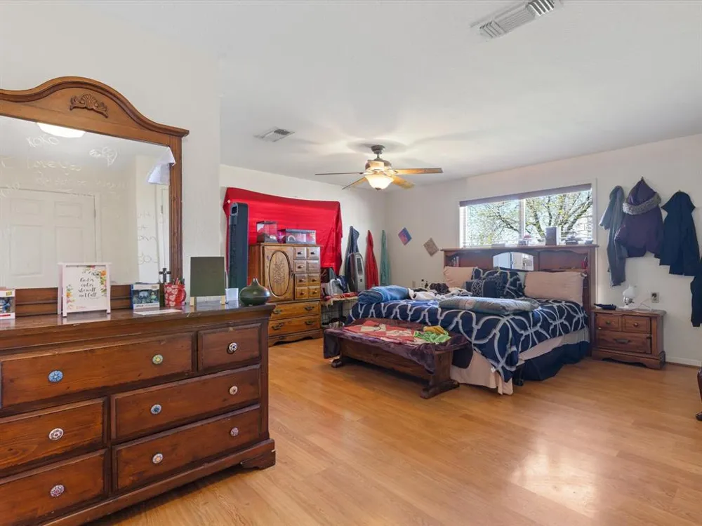 1006 County Road 2475 Alvord, TX 76225