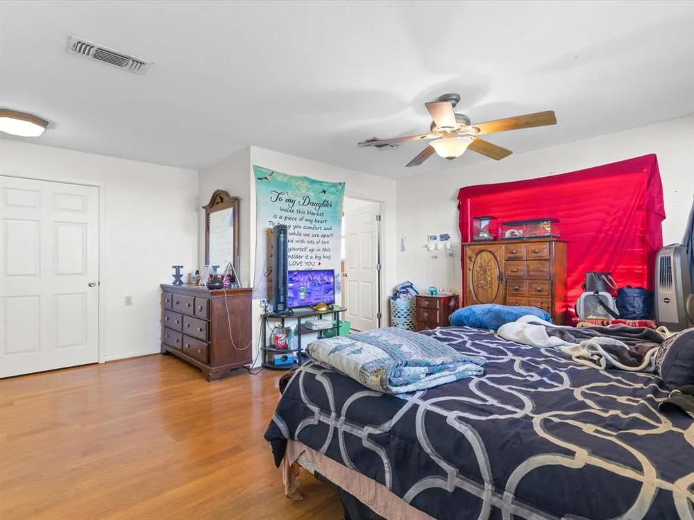 1006 County Road 2475 Alvord, TX 76225