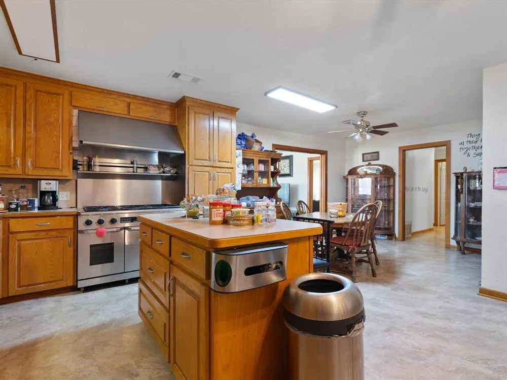 1006 County Road 2475 Alvord, TX 76225
