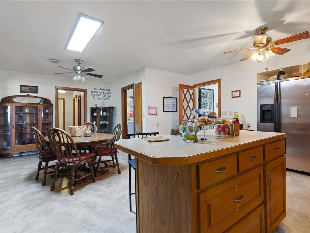 1006 County Road 2475 Alvord, TX 76225