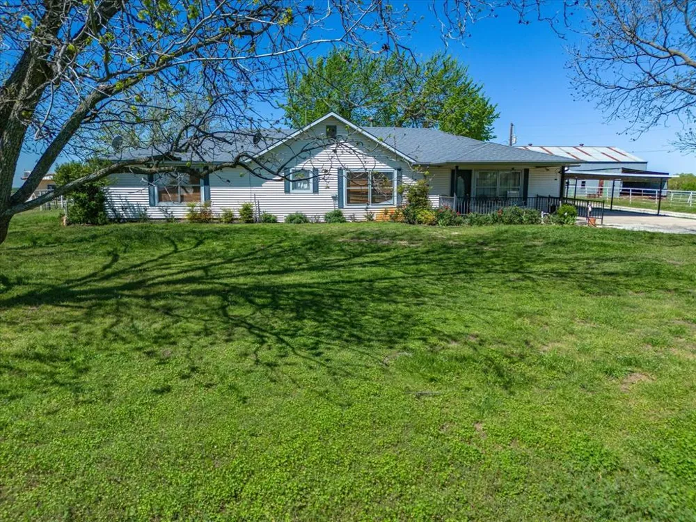 1006 County Road 2475 Alvord, TX 76225