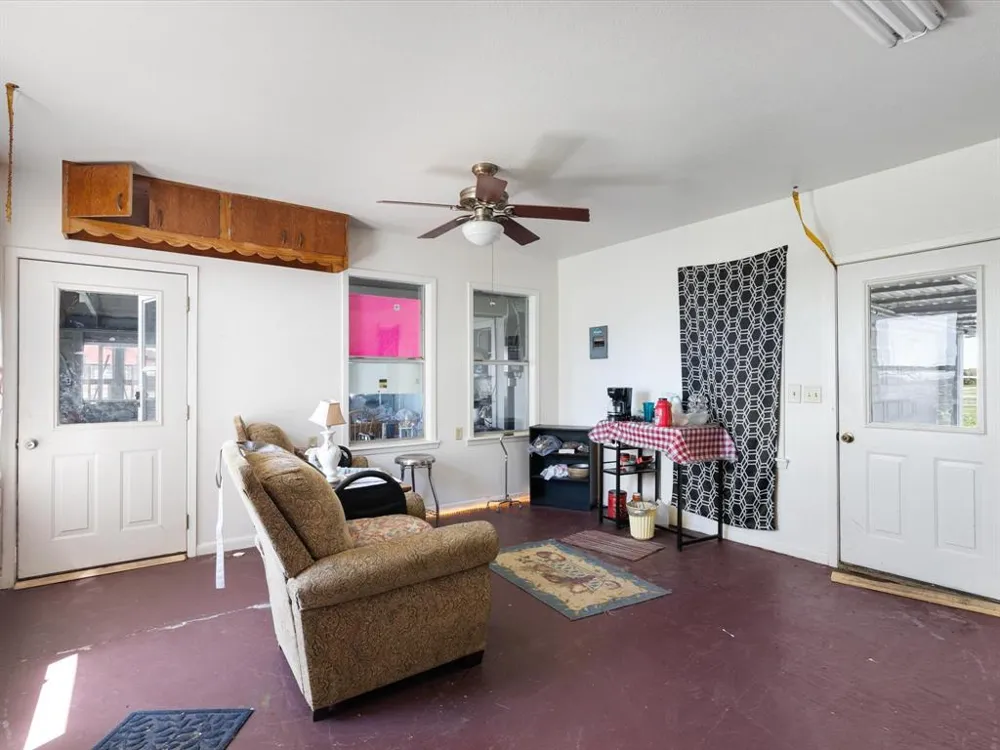 1006 County Road 2475 Alvord, TX 76225