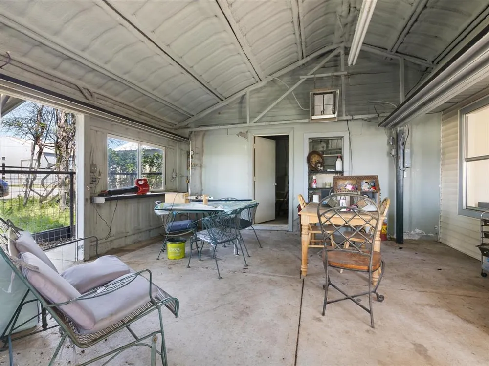 1006 County Road 2475 Alvord, TX 76225