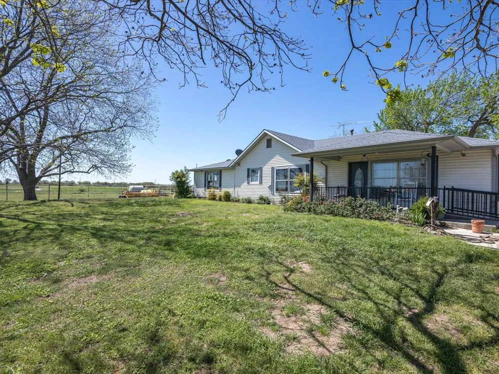 1006 County Road 2475 Alvord, TX 76225