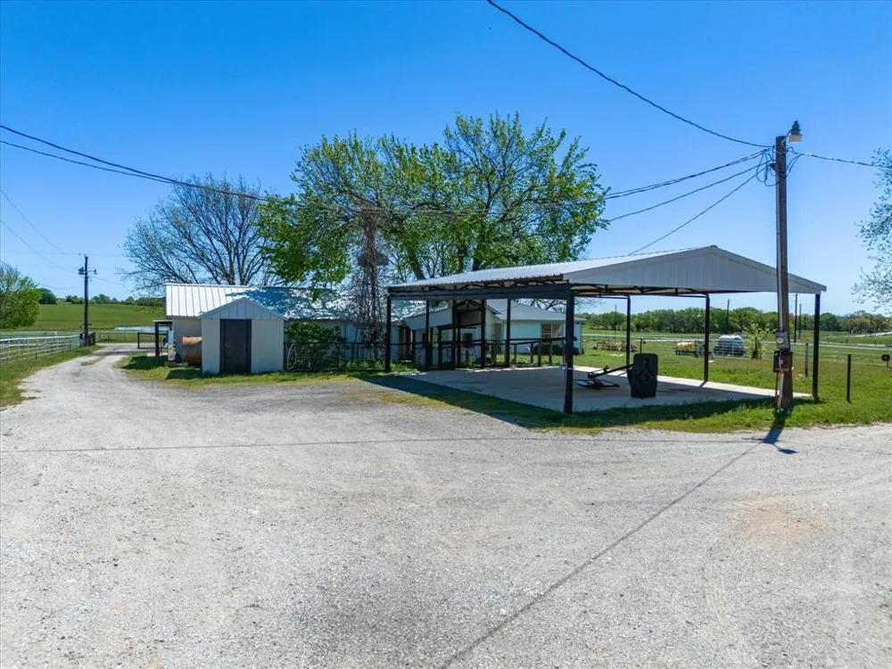 1006 County Road 2475 Alvord, TX 76225