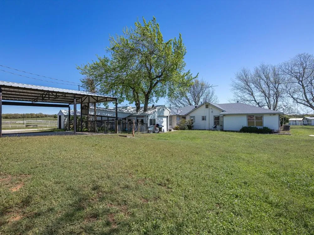 1006 County Road 2475 Alvord, TX 76225