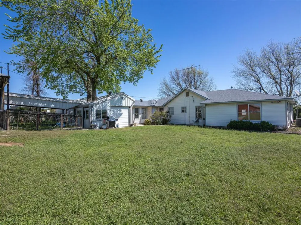 1006 County Road 2475 Alvord, TX 76225