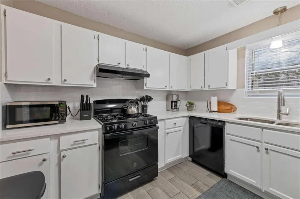 124 Bentley Parkway Woodstock, GA 30188