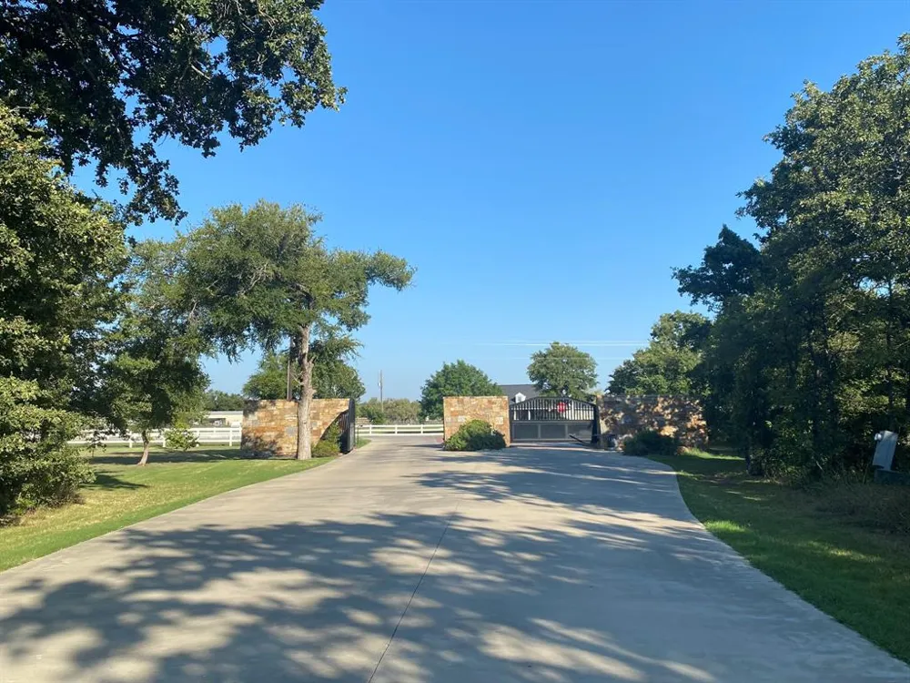 137 Heritage Springs Drive Brock, TX 76087