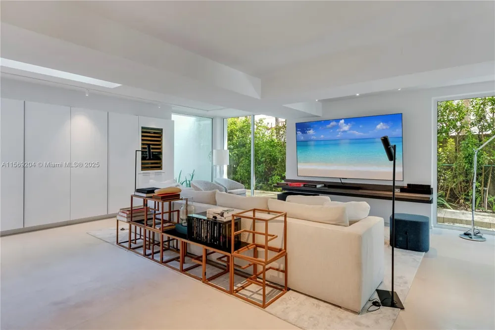 440 S Mashta Dr Key Biscayne, FL 33149