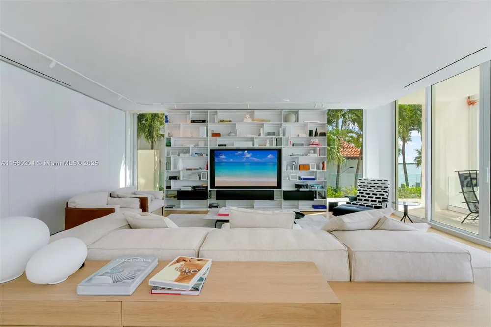 440 S Mashta Dr Key Biscayne, FL 33149