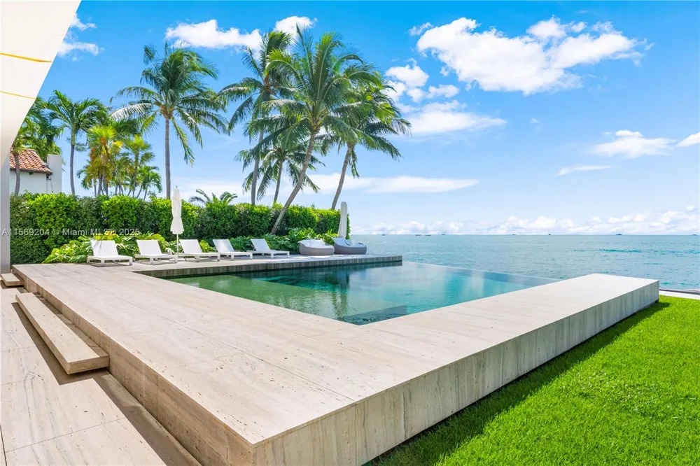 440 S Mashta Dr Key Biscayne, FL 33149