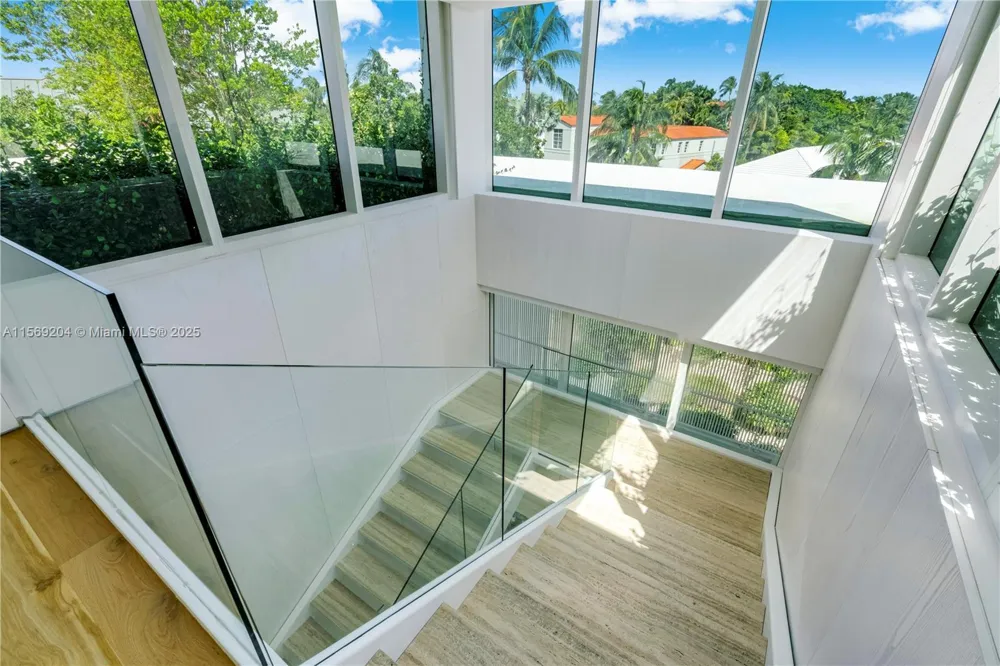 440 S Mashta Dr Key Biscayne, FL 33149