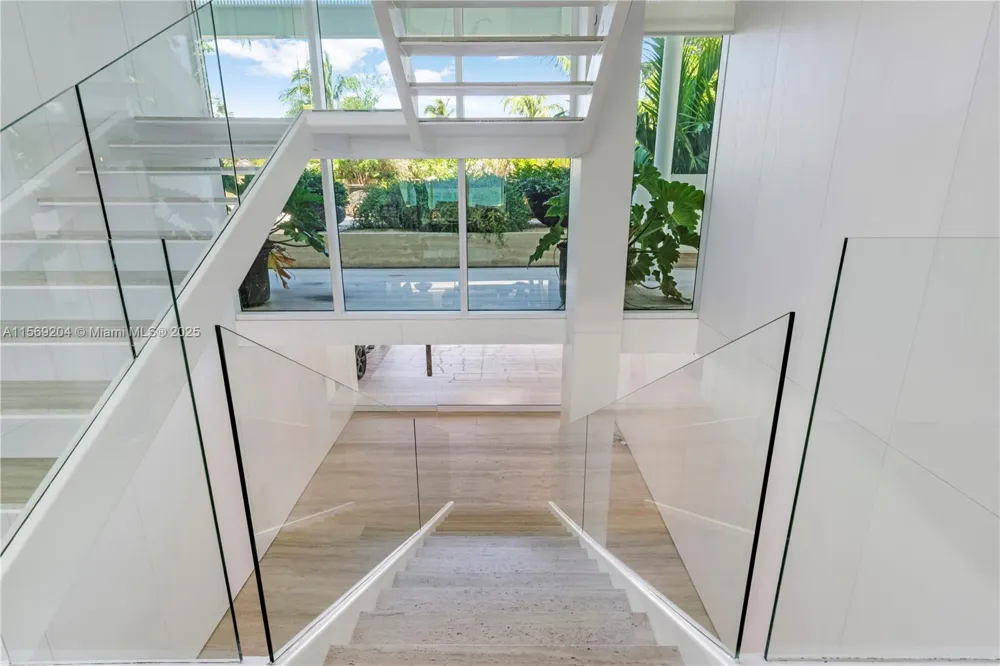 440 S Mashta Dr Key Biscayne, FL 33149