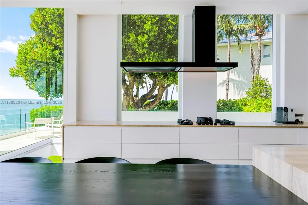 440 S Mashta Dr Key Biscayne, FL 33149