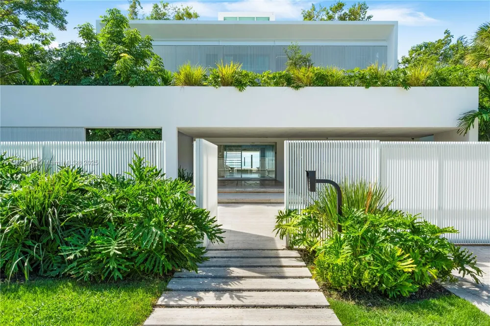 440 S Mashta Dr Key Biscayne, FL 33149