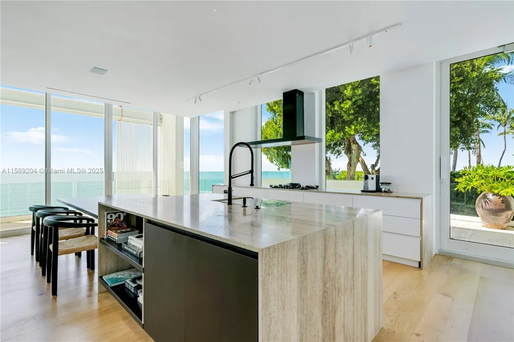 440 S Mashta Dr Key Biscayne, FL 33149
