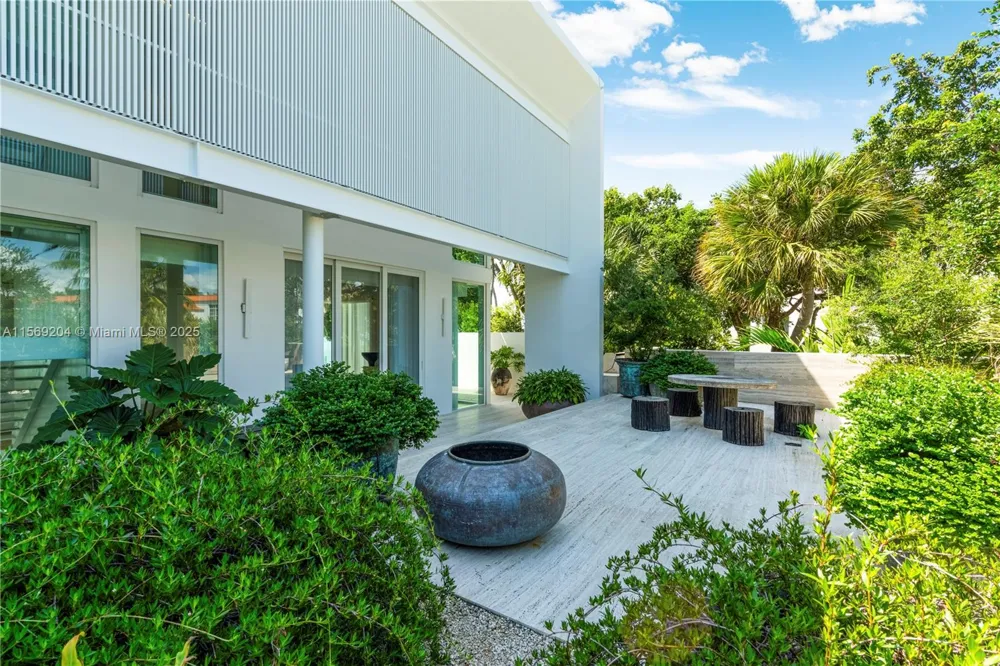 440 S Mashta Dr Key Biscayne, FL 33149