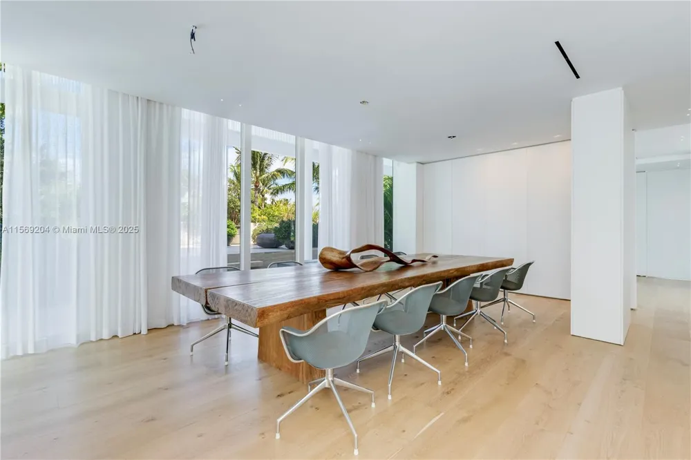 440 S Mashta Dr Key Biscayne, FL 33149