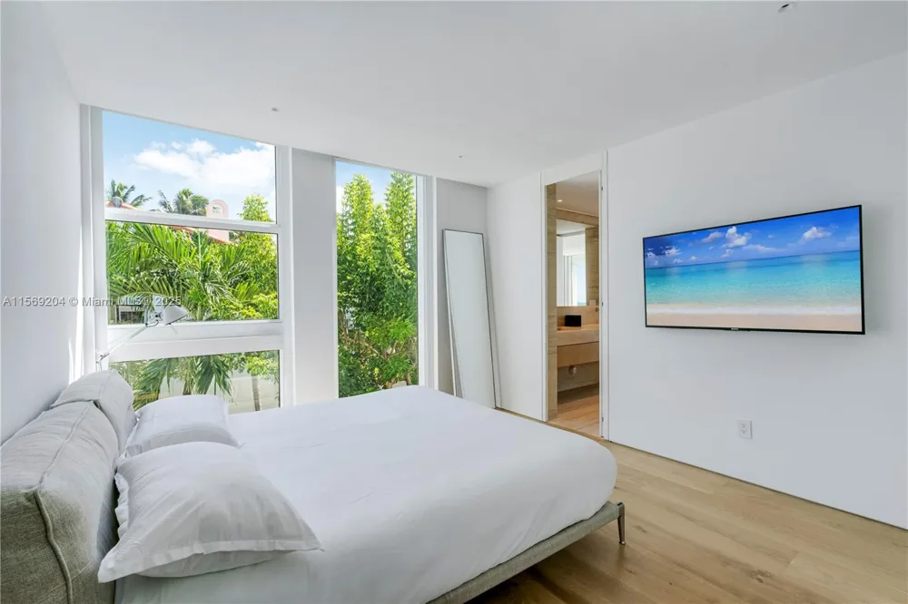 440 S Mashta Dr Key Biscayne, FL 33149