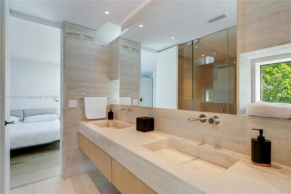 440 S Mashta Dr Key Biscayne, FL 33149