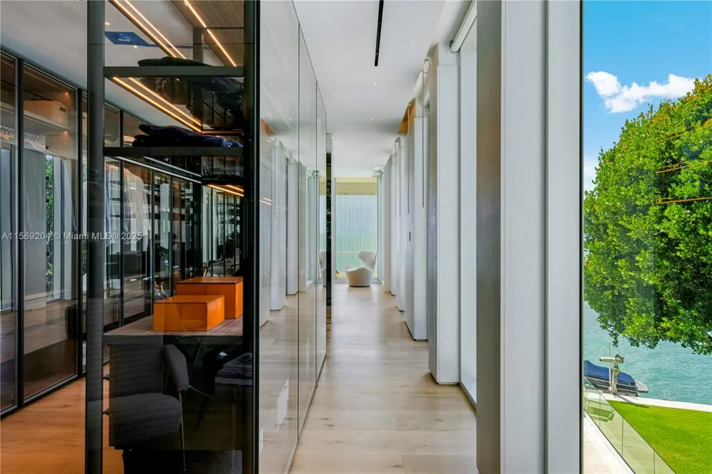 440 S Mashta Dr Key Biscayne, FL 33149
