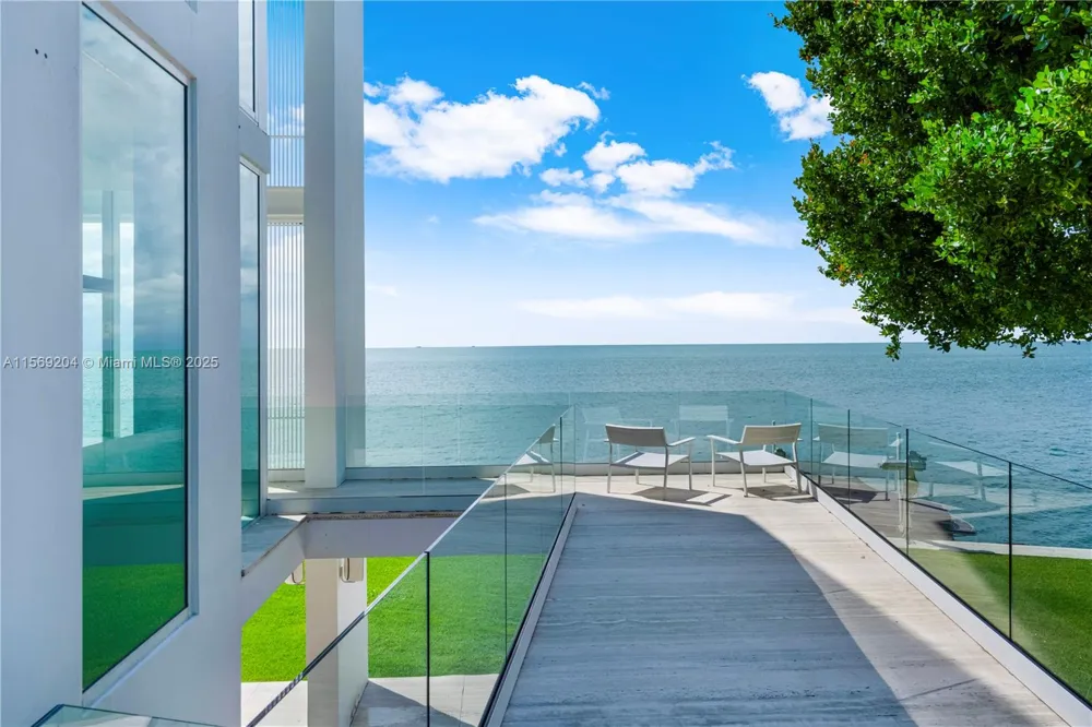 440 S Mashta Dr Key Biscayne, FL 33149