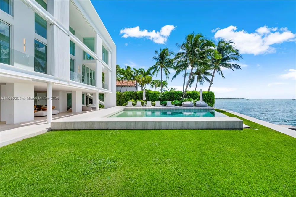 440 S Mashta Dr Key Biscayne, FL 33149
