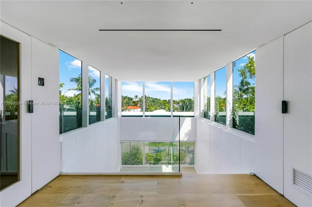 440 S Mashta Dr Key Biscayne, FL 33149